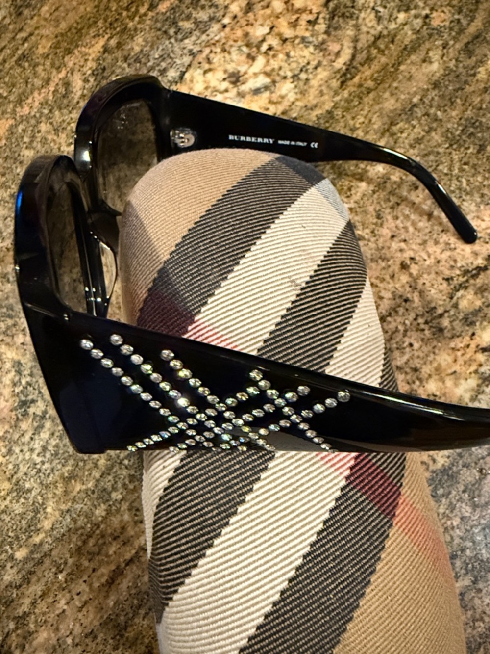 Burberry Black Women's Sunglasses with embossed frames. - Picture 4 of 8